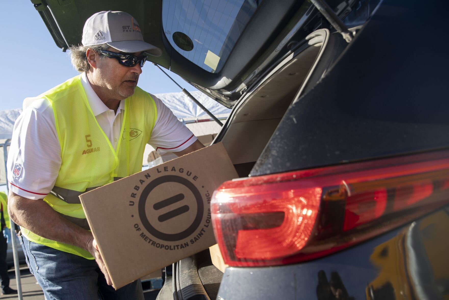 Urban League of Metropolitan St. Louis helps families in need for Thanksgiving